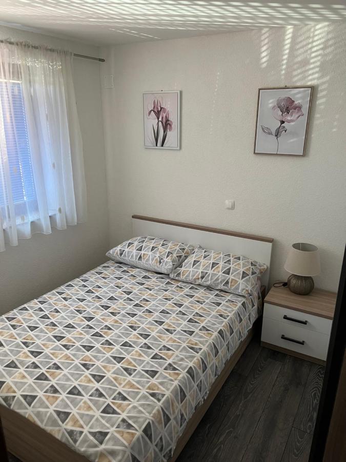 Room In Otocac Helena Exterior photo